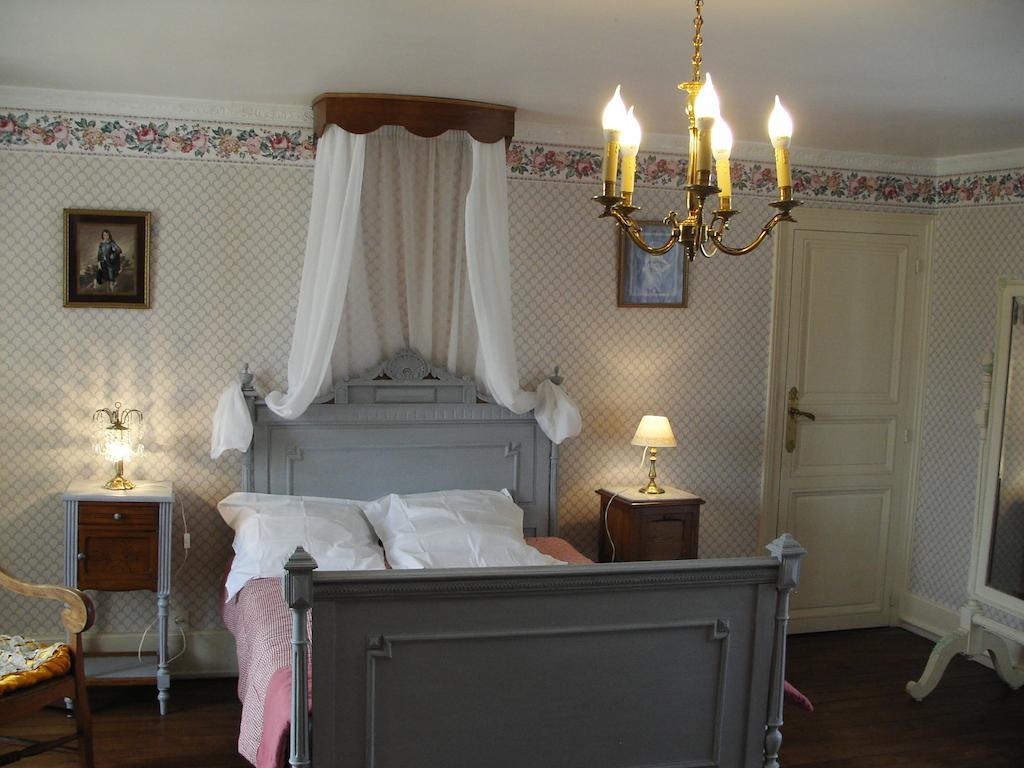 Bed and Breakfast La Tourelle Des Echelles Lesigny  Номер фото